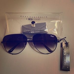 Quay x Desi Perkins HIGH KEY BLK/FADE Sunglasses